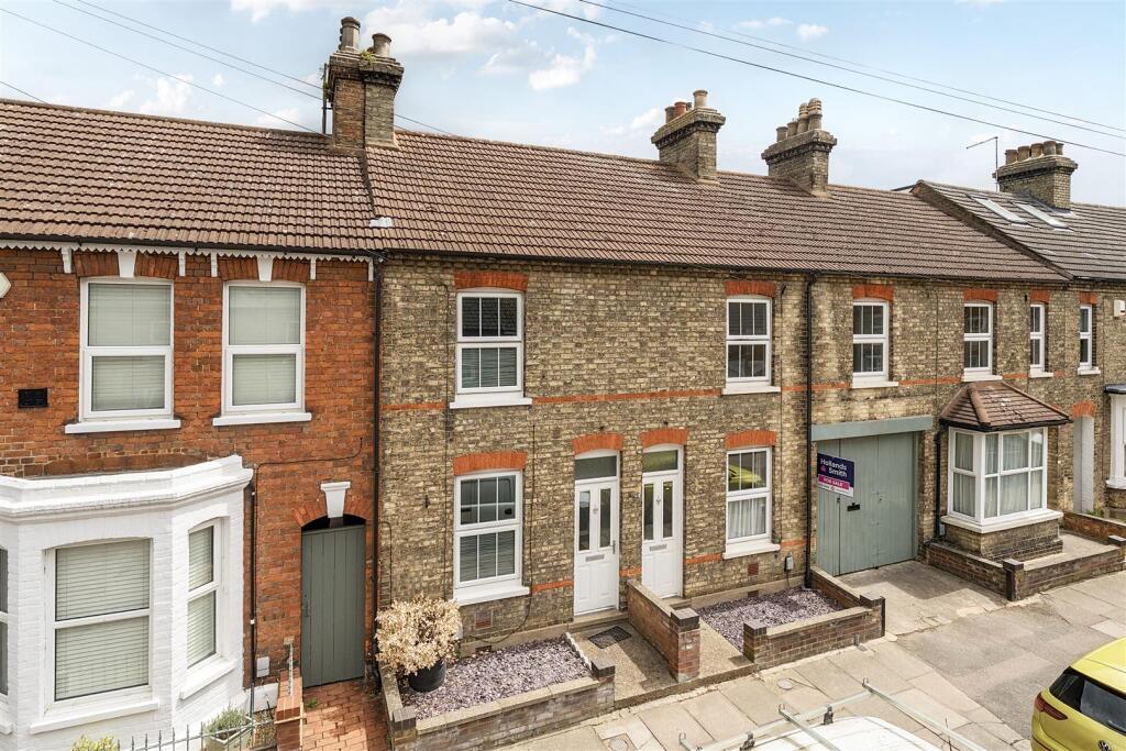 3 bed Mid Terraced House for rent in Bedford. From Hollands Smith - Bedford