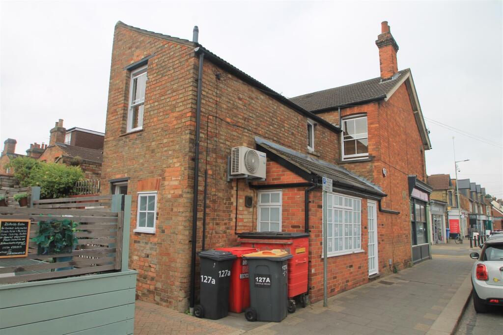 1 bed 1st Floor Flat for rent in Bedford. From Hollands Smith - Bedford