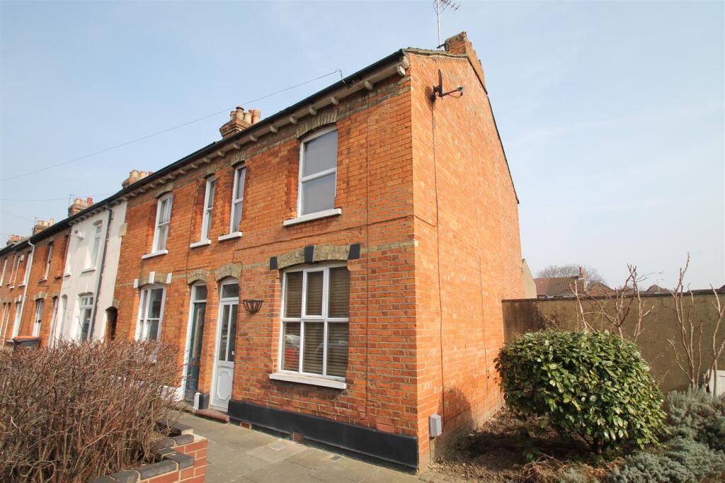 2 bed Mid Terraced House for rent in Clapham Green. From Hollands Smith - Bedford 2 bed Mid Terraced House for rent in Clapham Green. From Hollands Smith - Bedford