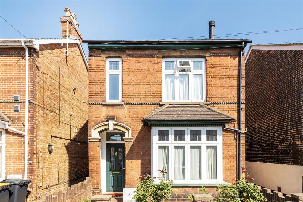 3 bed Detached for rent in Bedford. From Hollands Smith - Bedford 3 bed Detached for rent in Bedford. From Hollands Smith - Bedford