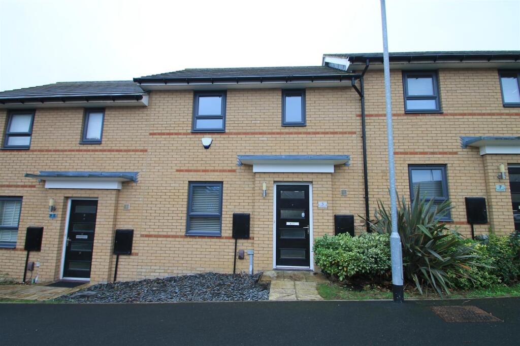 2 bed Mid Terraced House for rent in Bedford. From Hollands Smith - Bedford