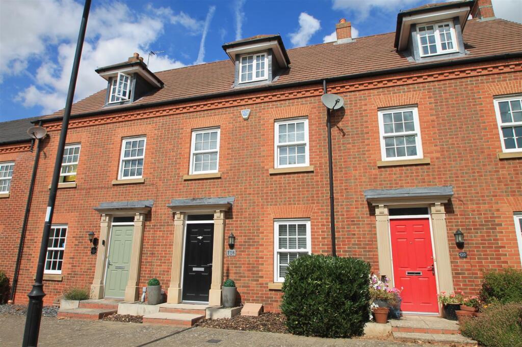 3 bed Town House for rent in Bedford. From Hollands Smith - Bedford