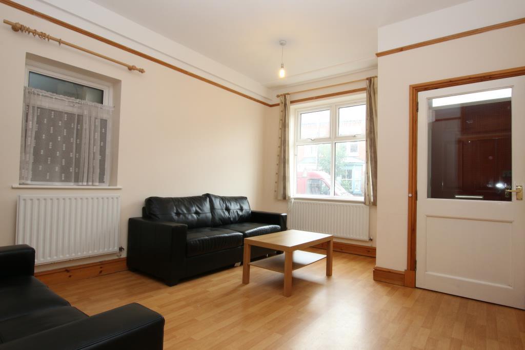 6 bed Mid Terraced House for rent in Stoughton. From Livingstone Property Ltd - Leicester 6 bed Mid Terraced House for rent in Stoughton. From Livingstone Property Ltd - Leicester