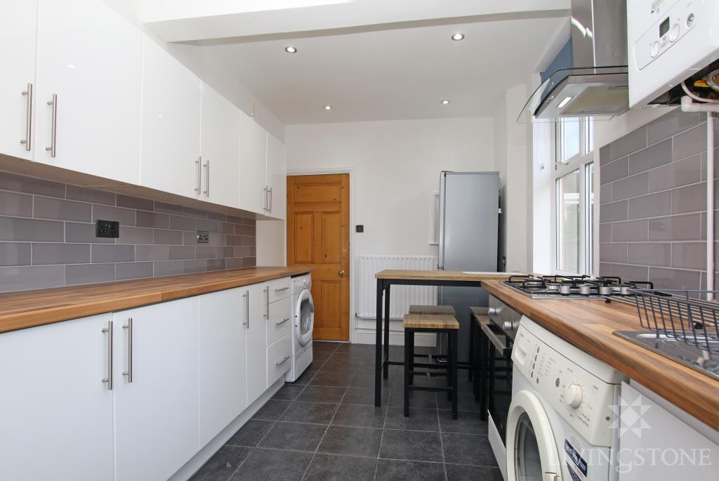 5 bed Mid Terraced House for rent in Stoughton. From Livingstone Property Ltd - Leicester