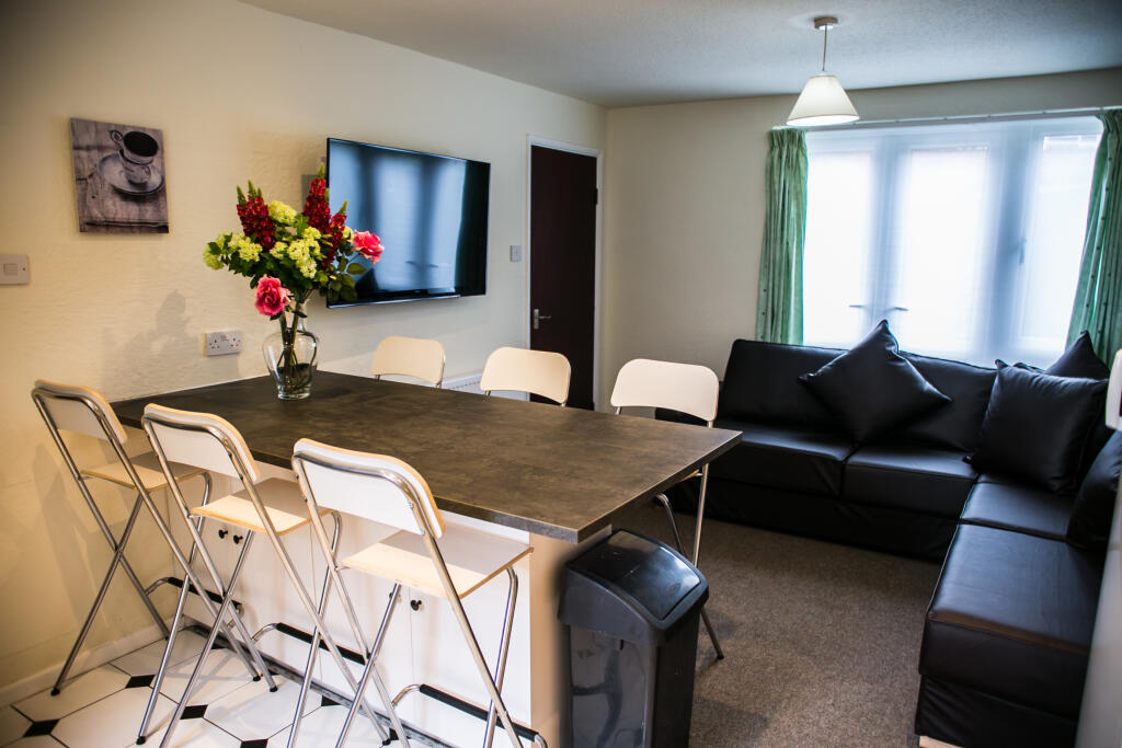 6 bed Detached for rent in Smethwick. From Purple Frog Property Ltd - Birmingham