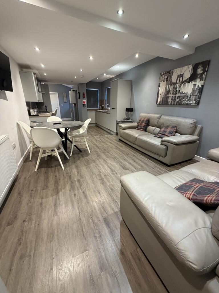 6 bed Detached for rent in Headley Heath. From Purple Frog Property Ltd - Birmingham 6 bed Detached for rent in Headley Heath. From Purple Frog Property Ltd - Birmingham