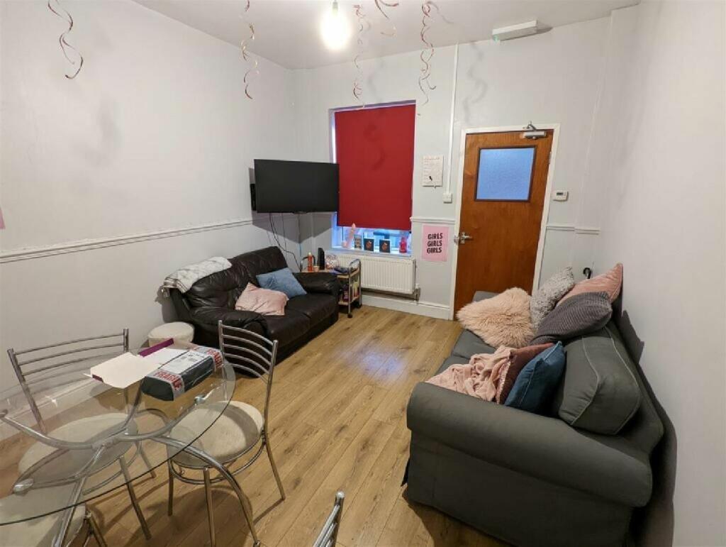 5 bed 1st Floor Flat for rent in Nottingham. From PURPLE FROG ASSET MANAGEMENT LIMITED - Nottingham