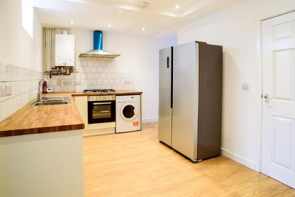 8 bed House Share for rent in Beeston. From PURPLE FROG ASSET MANAGEMENT LIMITED - Nottingham