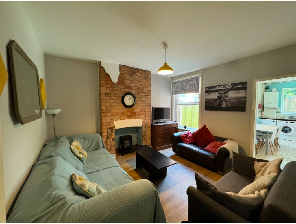 5 bed Detached for rent in Nottingham. From PURPLE FROG ASSET MANAGEMENT LIMITED - Nottingham