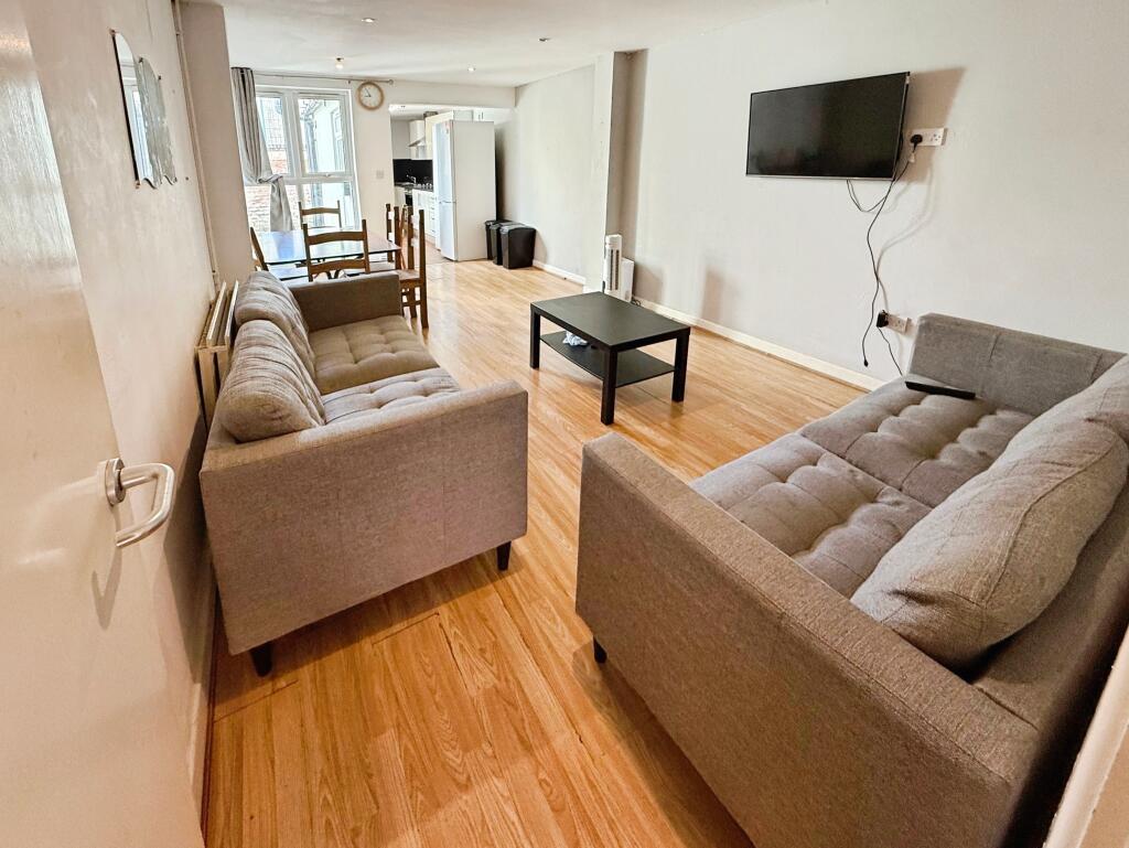 6 bed Detached for rent in Nottingham. From PURPLE FROG ASSET MANAGEMENT LIMITED - Nottingham