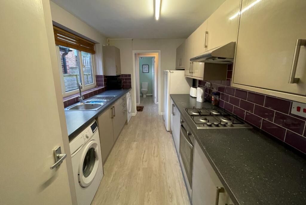 5 bed Detached for rent in Nottingham. From PURPLE FROG ASSET MANAGEMENT LIMITED - Nottingham