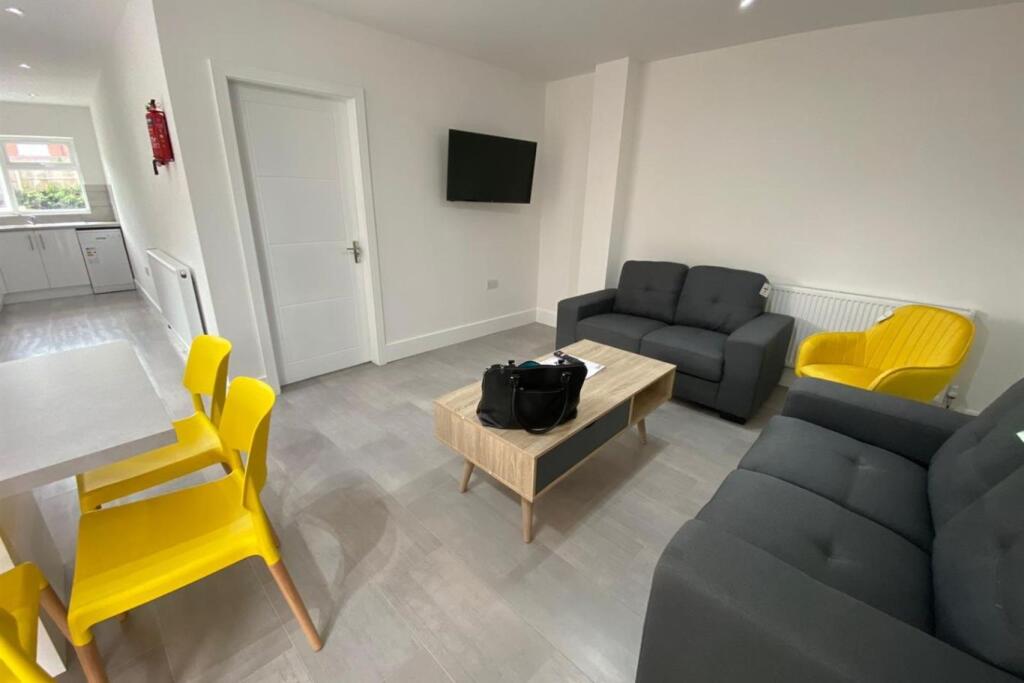 7 bed Detached for rent in Beeston. From PURPLE FROG ASSET MANAGEMENT LIMITED - Nottingham 7 bed Detached for rent in Beeston. From PURPLE FROG ASSET MANAGEMENT LIMITED - Nottingham