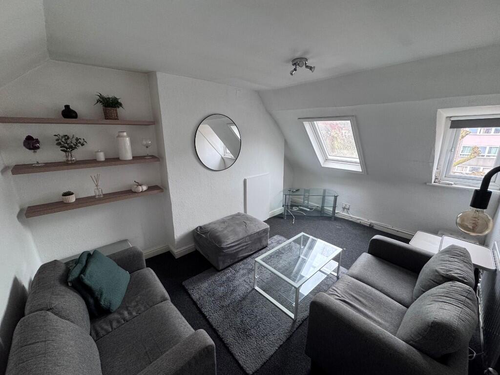 2 bed 1st Floor Flat for rent in Leigh Woods. From PJ Reynolds - Bristol