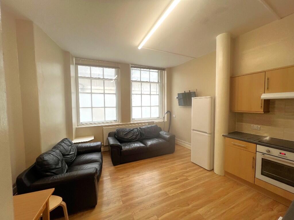 5 bed 1st Floor Flat for rent in Bristol. From PJ Reynolds - Bristol
