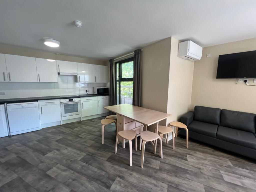 7 bed House (unspecified) for rent in Bristol. From PJ Reynolds - Bristol