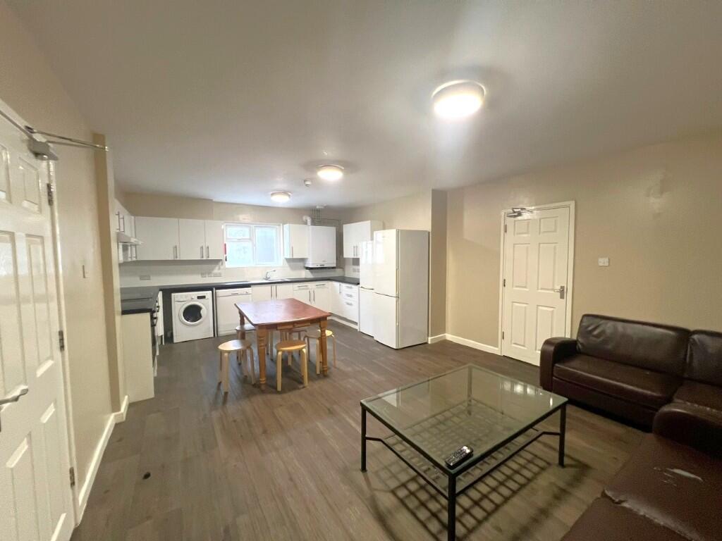 6 bed 1st Floor Flat for rent in Bristol. From PJ Reynolds - Bristol