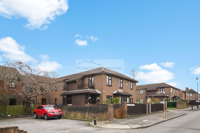 2 bed Apartment for rent in Greenford. From Robinson Farwood Associates