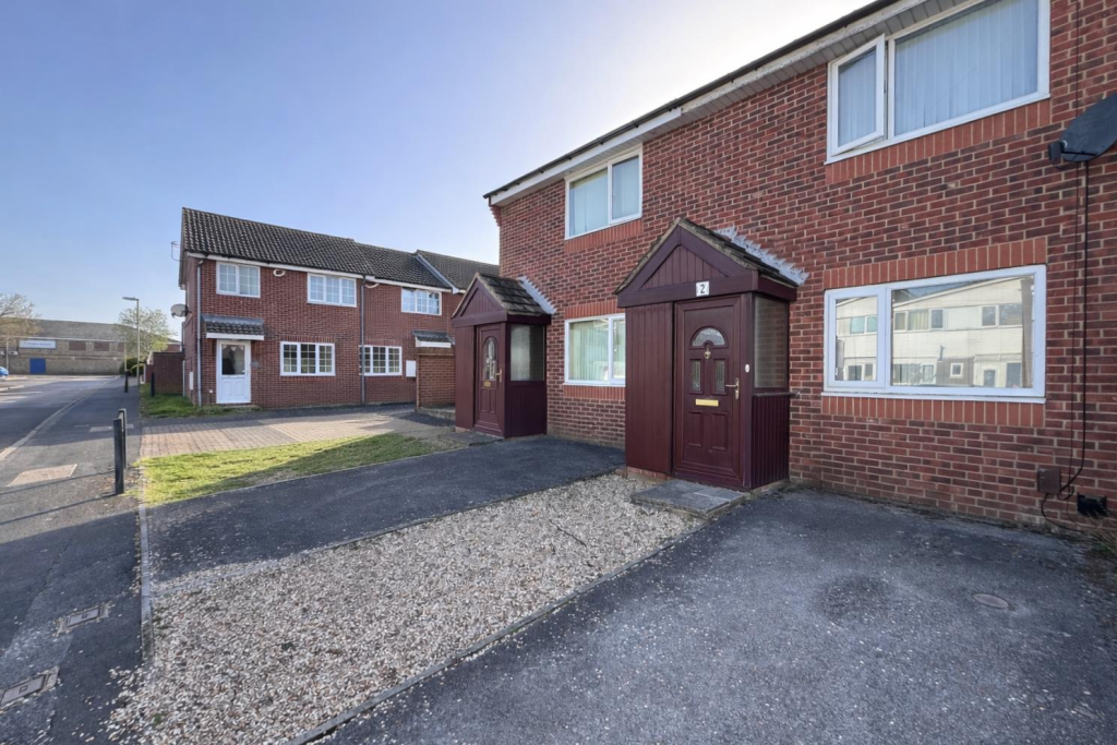 2 bed Mid Terraced House for rent in Gosport. From Eckersley White - Lee-On-The-Solent
