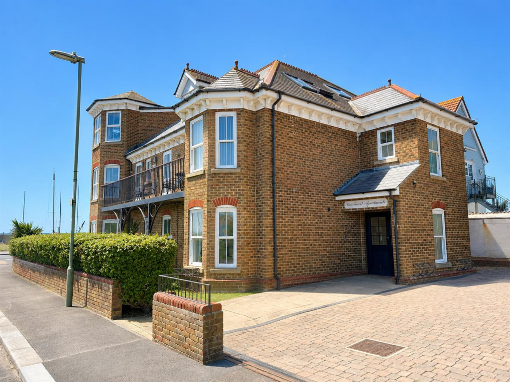 2 bed Apartment for rent in Peel Common. From Eckersley White - Lee-On-The-Solent 2 bed Apartment for rent in Peel Common. From Eckersley White - Lee-On-The-Solent