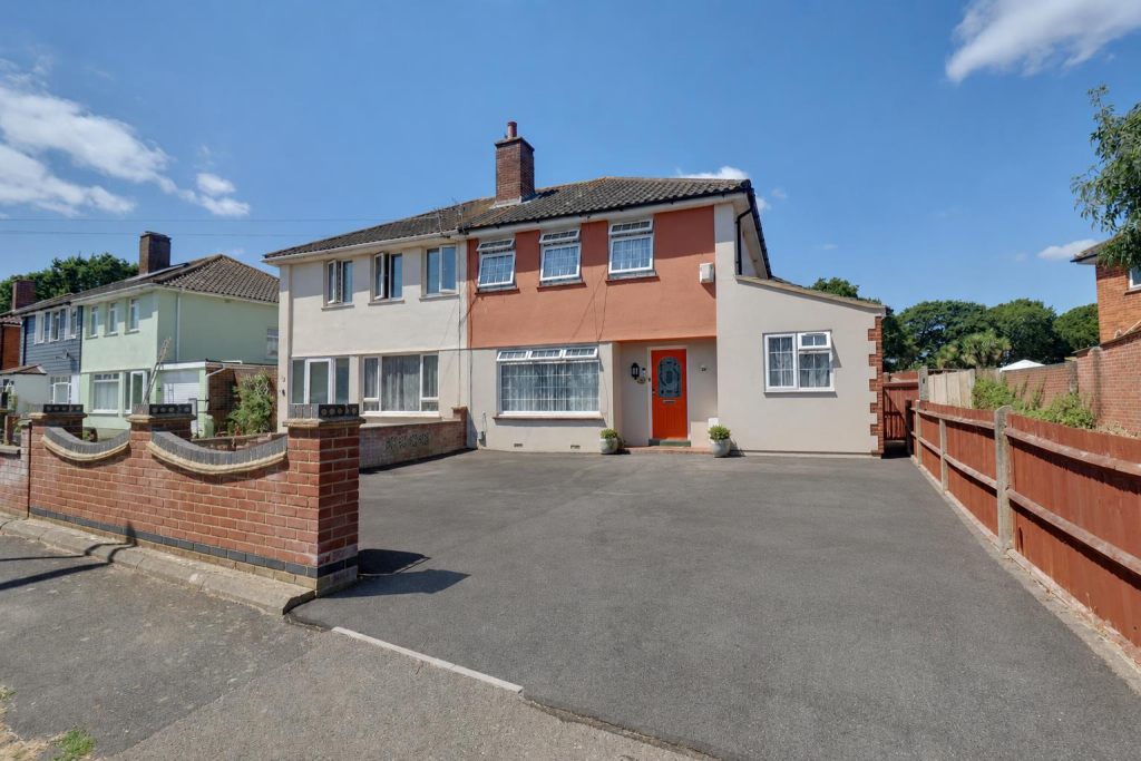 4 bed Semi Detached for rent in Gosport. From Eckersley White - Lee-On-The-Solent 4 bed Semi Detached for rent in Gosport. From Eckersley White - Lee-On-The-Solent