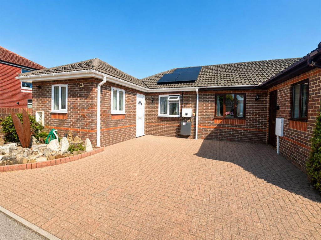1 bed Bungalow for rent in Gosport. From Eckersley White - Lee-On-The-Solent