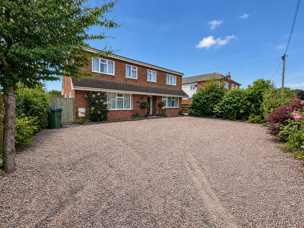 4 bed Detached for rent in Fareham. From Eckersley White - Lee-On-The-Solent 4 bed Detached for rent in Fareham. From Eckersley White - Lee-On-The-Solent