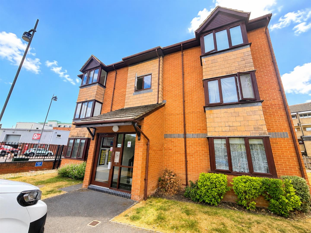 4 bed Studio for rent in Gosport. From Eckersley White - Lee-On-The-Solent
