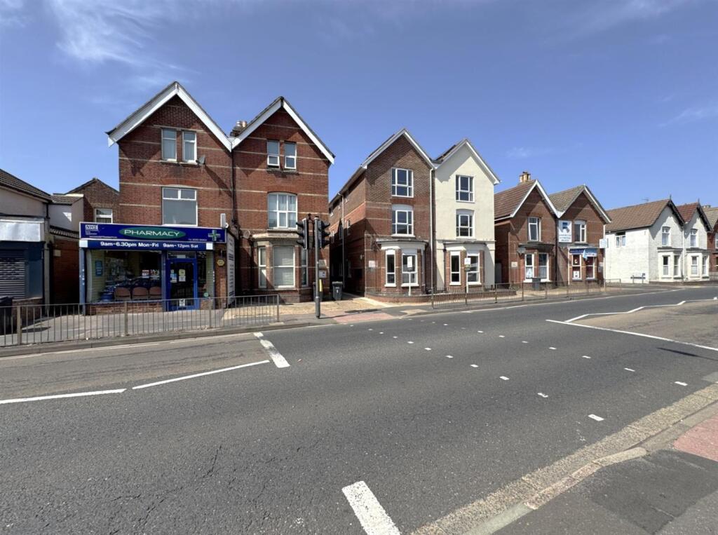 1 bed 1st Floor Flat for rent in Gosport. From Eckersley White - Lee-On-The-Solent 1 bed 1st Floor Flat for rent in Gosport. From Eckersley White - Lee-On-The-Solent