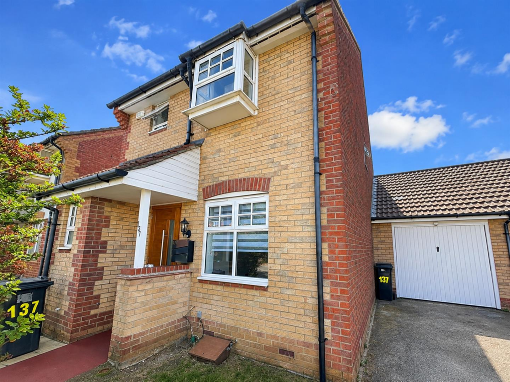3 bed Link detached for rent in Gosport. From Eckersley White - Lee-On-The-Solent 3 bed Link detached for rent in Gosport. From Eckersley White - Lee-On-The-Solent