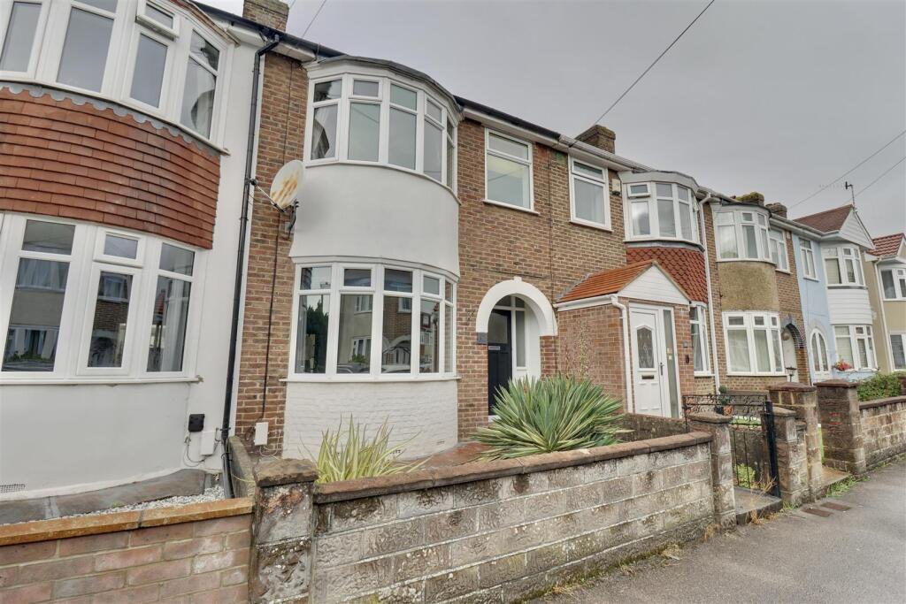 3 bed Mid Terraced House for rent in Gosport. From Eckersley White - Lee-On-The-Solent