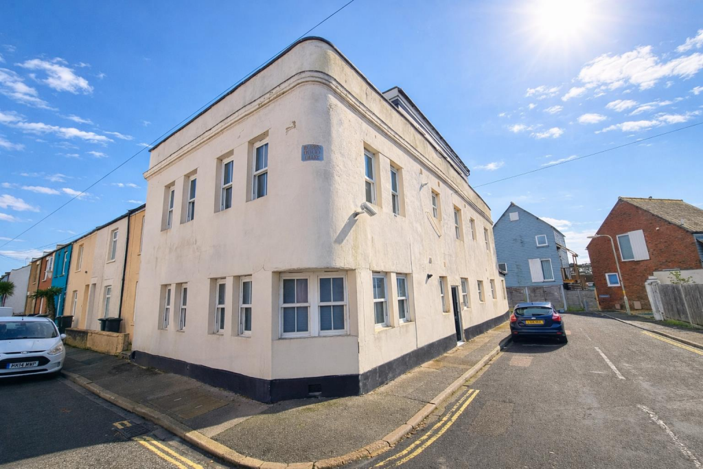 1 bed 1st Floor Flat for rent in Gosport. From Eckersley White - Lee-On-The-Solent 1 bed 1st Floor Flat for rent in Gosport. From Eckersley White - Lee-On-The-Solent