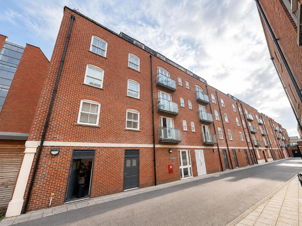 1 bed 1st Floor Flat for rent in Gosport. From Eckersley White - Lee-On-The-Solent 1 bed 1st Floor Flat for rent in Gosport. From Eckersley White - Lee-On-The-Solent