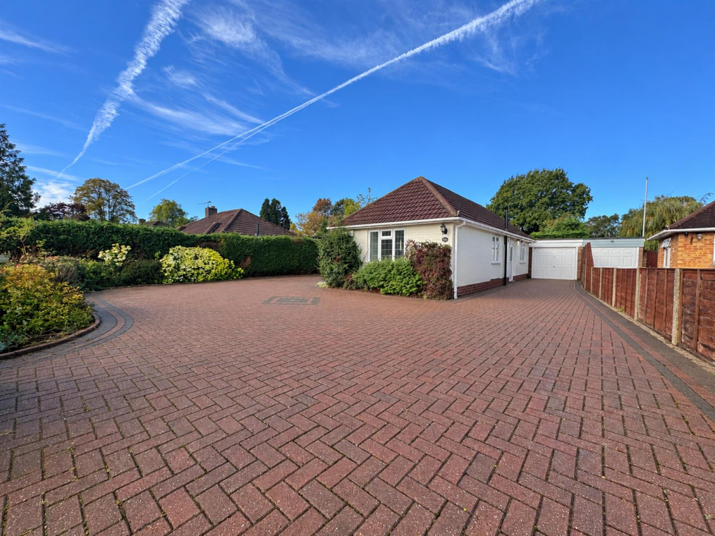 3 bed Detached bungalow for rent in Fareham. From Eckersley White - Lee-On-The-Solent 3 bed Detached bungalow for rent in Fareham. From Eckersley White - Lee-On-The-Solent