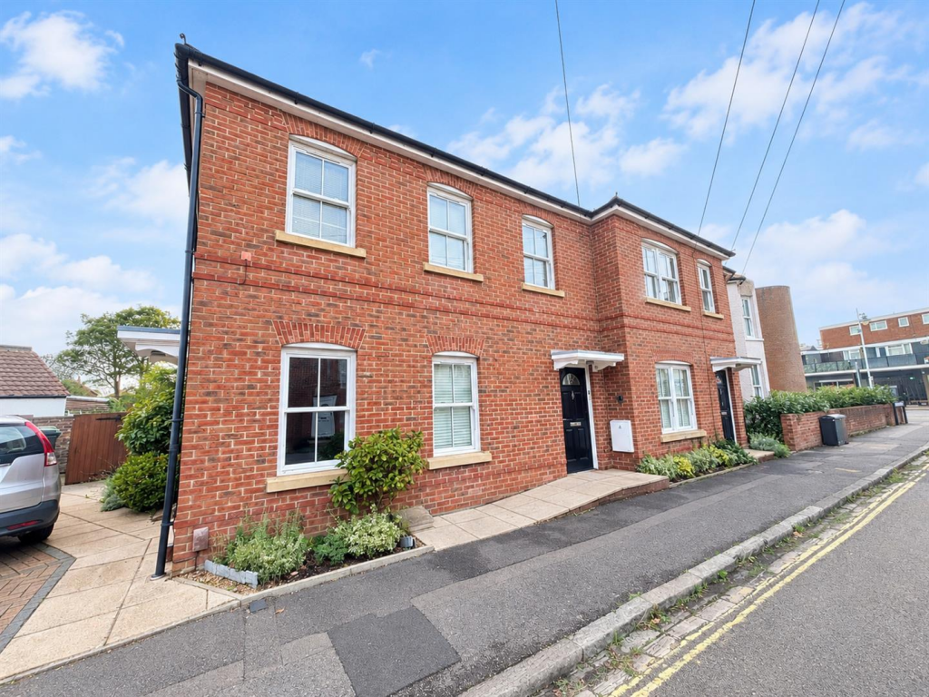 2 bed 1st Floor Flat for rent in Gosport. From Eckersley White - Lee-On-The-Solent 2 bed 1st Floor Flat for rent in Gosport. From Eckersley White - Lee-On-The-Solent