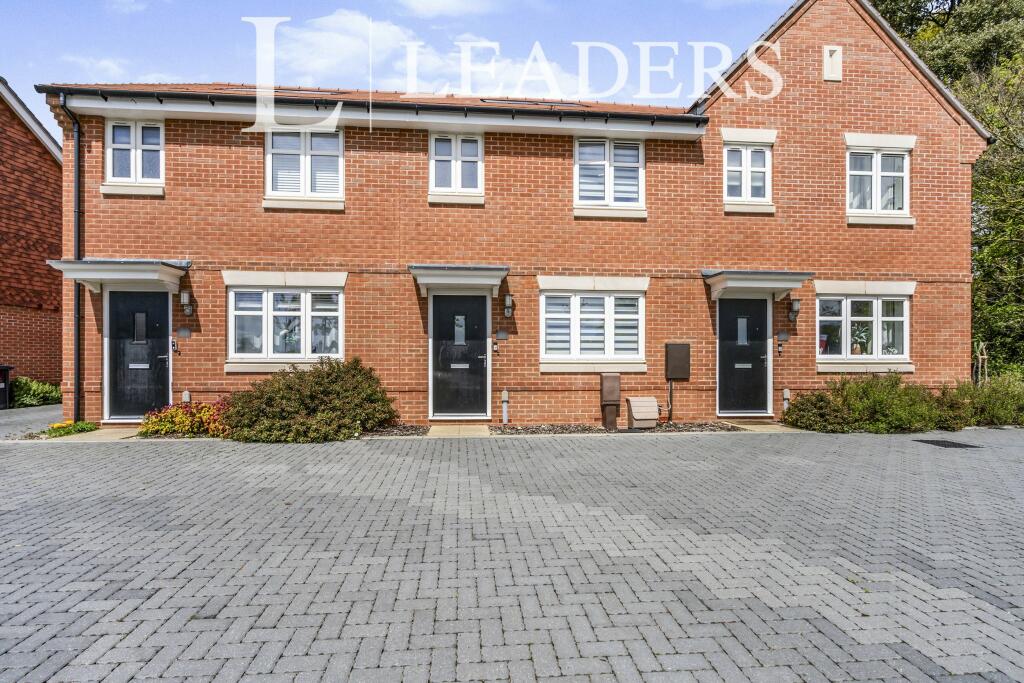 2 bed Mid Terraced House for rent in . From Leaders - Cichester