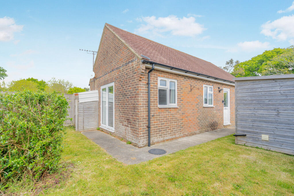 1 bed Detached for rent in Chichester. From Leaders - Cichester