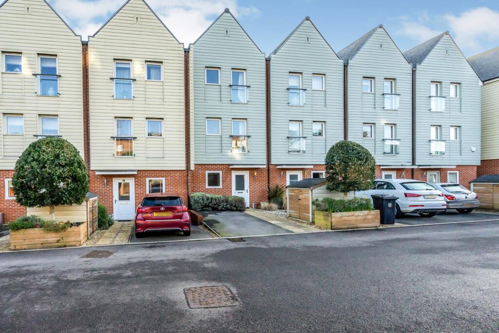 3 bed Detached for rent in Chichester. From Leaders - Cichester