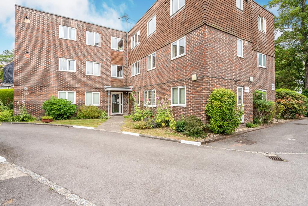 2 bed 1st Floor Flat for rent in Chichester. From Leaders - Cichester