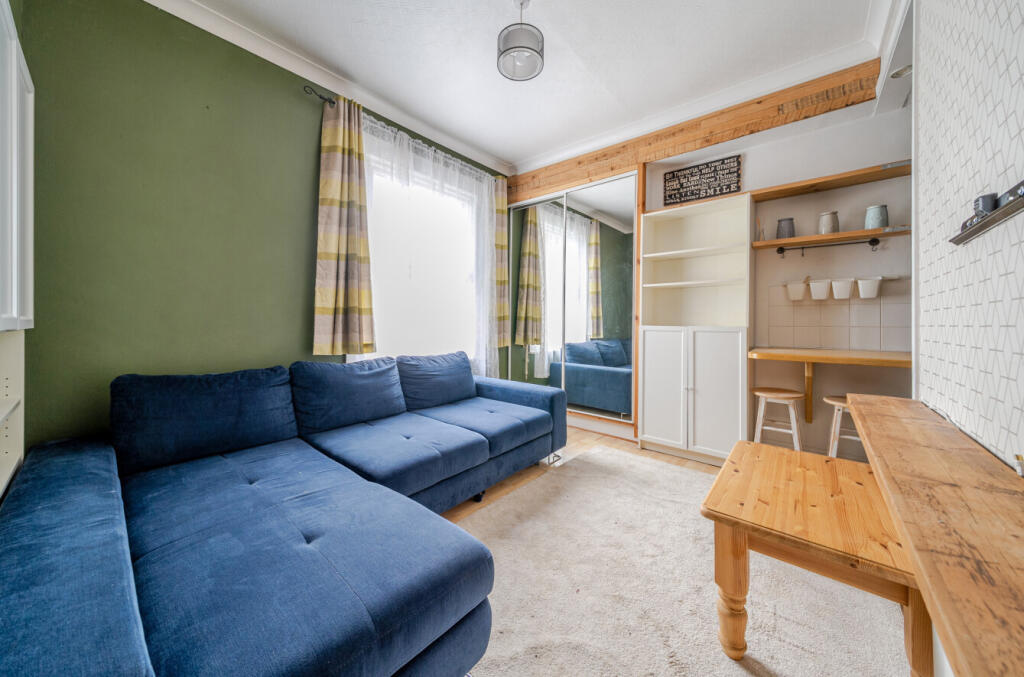 4 bed 1st Floor Flat for rent in Chichester. From Leaders - Cichester