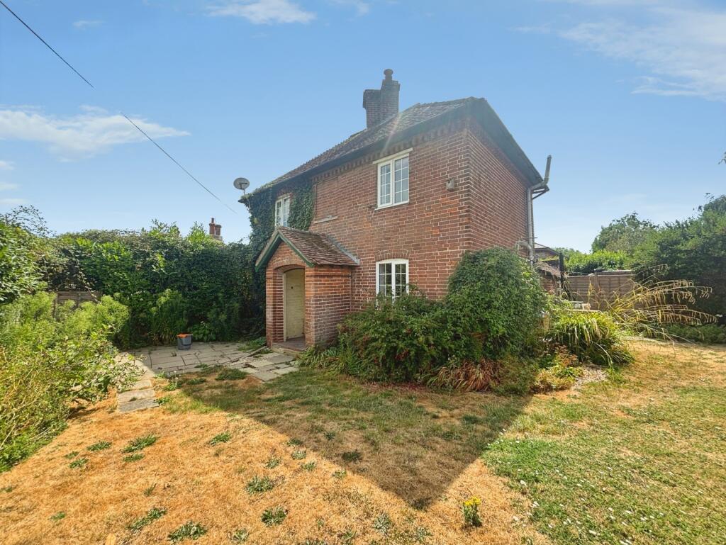 2 bed Detached for rent in Chichester. From Leaders - Cichester