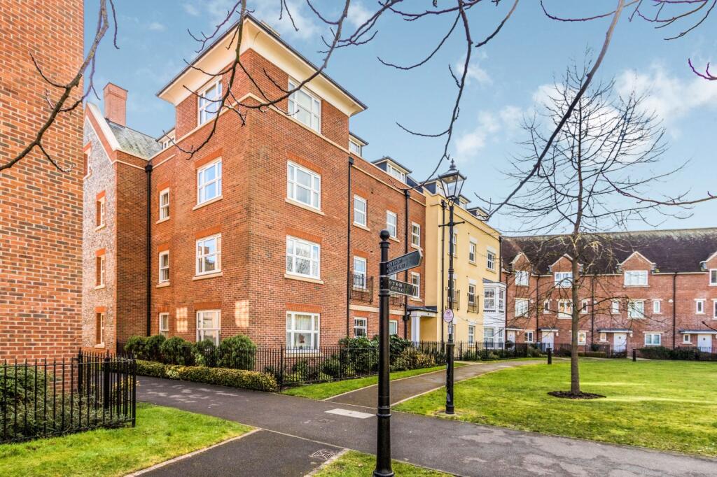3 bed 1st Floor Flat for rent in Chichester. From Leaders - Cichester