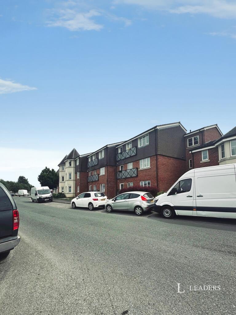 1 bed 1st Floor Flat for rent in Shripney. From Leaders Sales - Bognor Regis