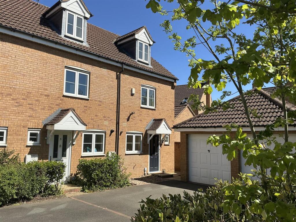 3 bed Town House for rent in Cawston. From Archer Bassett - Rugby