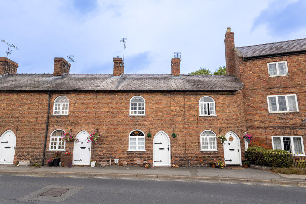 2 bed Mid Terraced House for rent in Overton. From Bowen - Oswestry