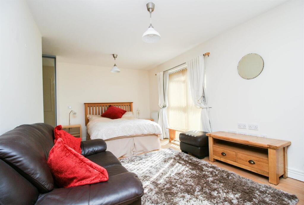 4 bed Studio for rent in Birmingham. From Places - Birmingham
