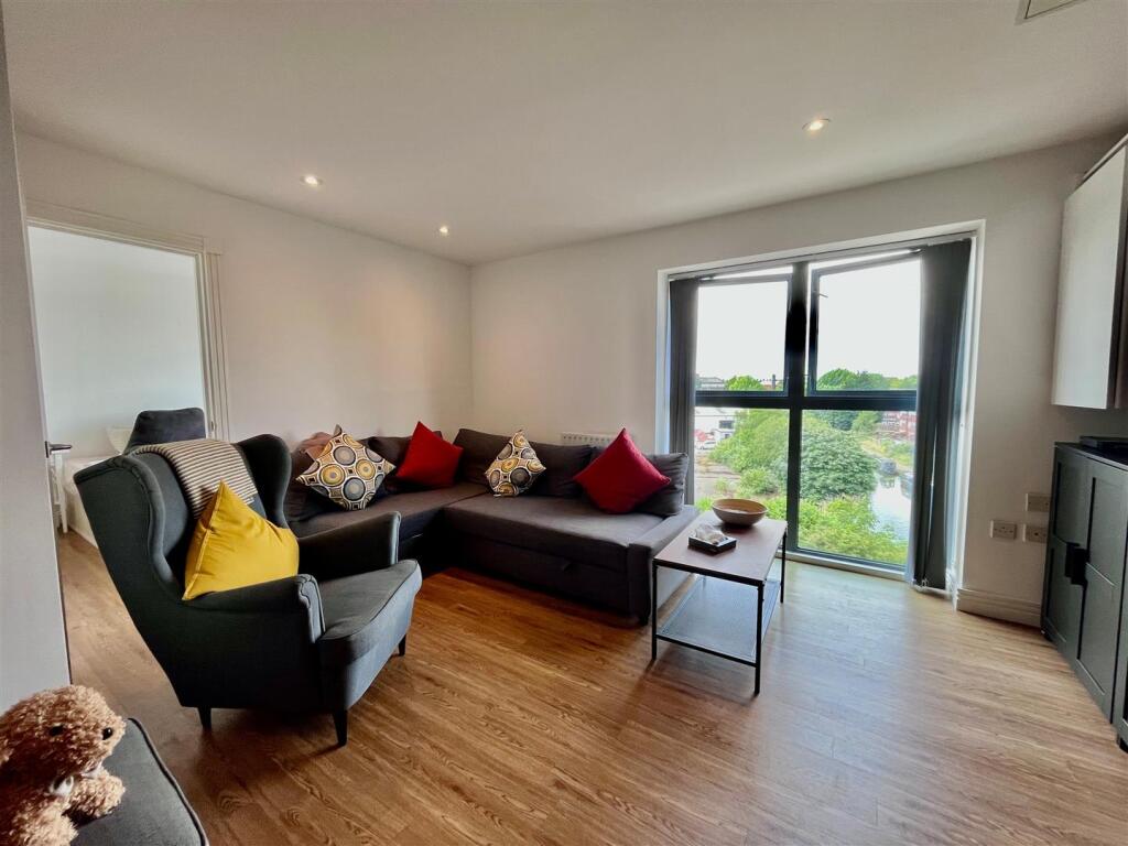 4 bed Studio for rent in Birmingham. From Places - Birmingham 4 bed Studio for rent in Birmingham. From Places - Birmingham