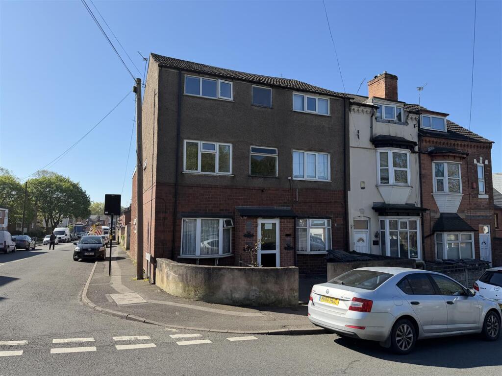 3 bed Duplex for rent in Royal Sutton Coldfield. From Archer Bassett - Acocks Green