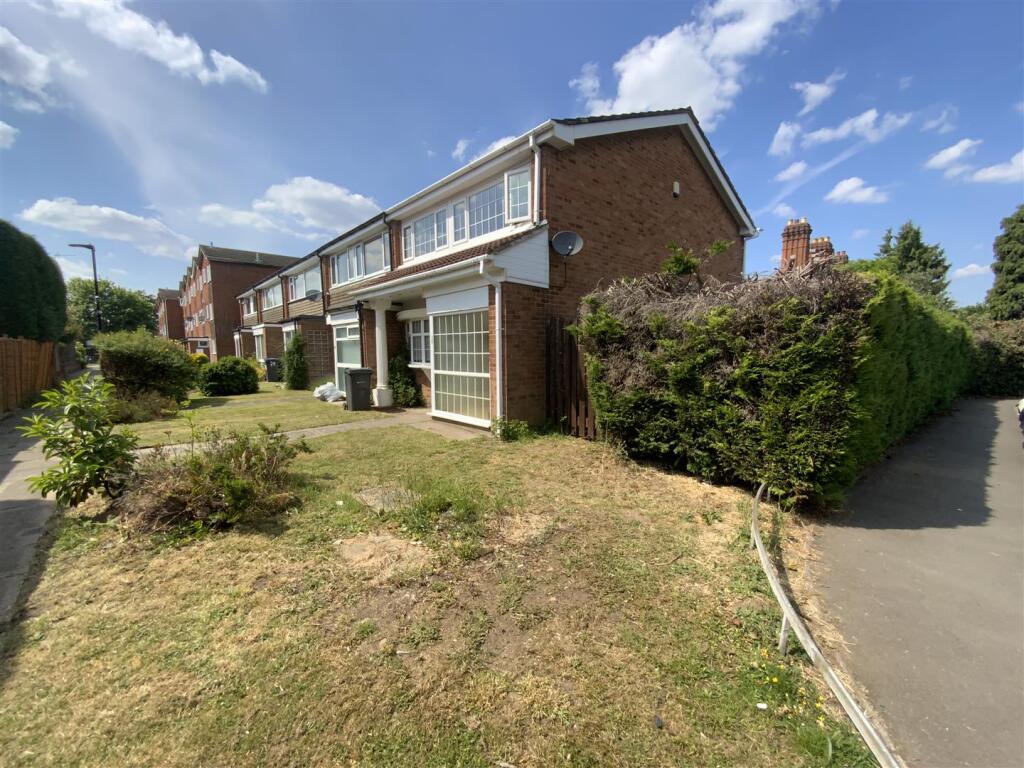 3 bed End of Terrace for rent in Major's Green. From Archer Bassett - Acocks Green