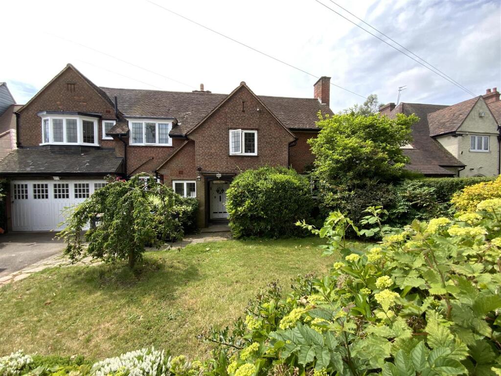 5 bed Detached for rent in Royal Sutton Coldfield. From Archer Bassett - Acocks Green 5 bed Detached for rent in Royal Sutton Coldfield. From Archer Bassett - Acocks Green