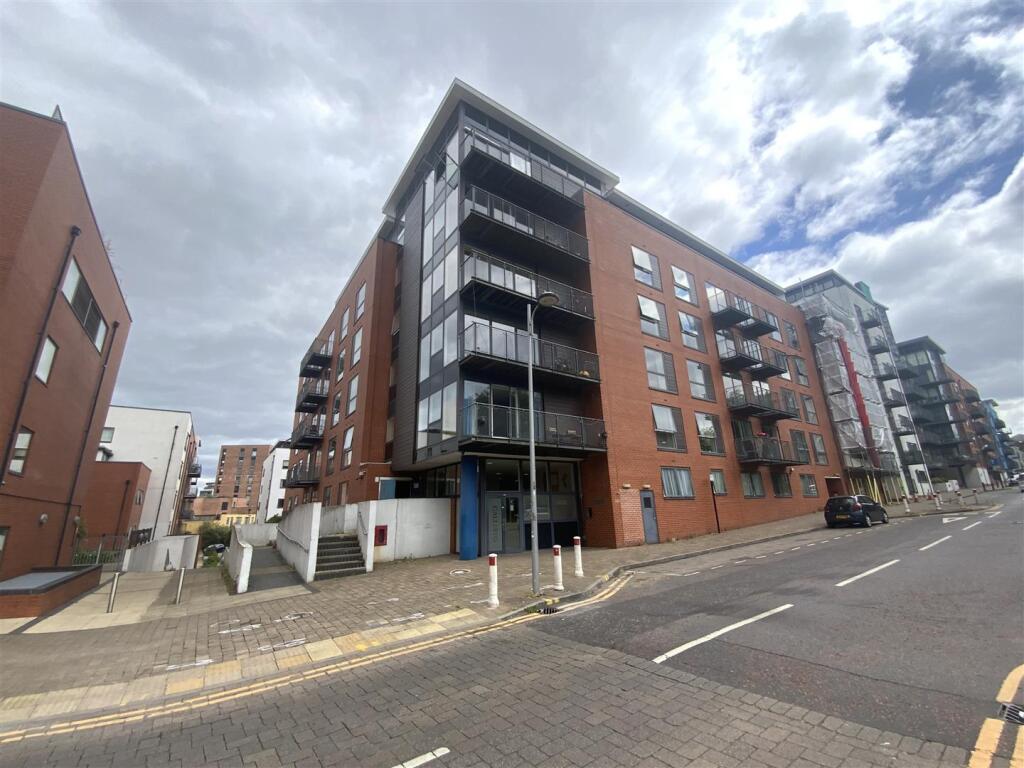4 bed Studio for rent in Birmingham. From Archer Bassett - Acocks Green 4 bed Studio for rent in Birmingham. From Archer Bassett - Acocks Green